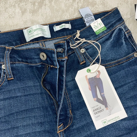 RE generation by celebrity punk size 13 - Picture 3 of 6